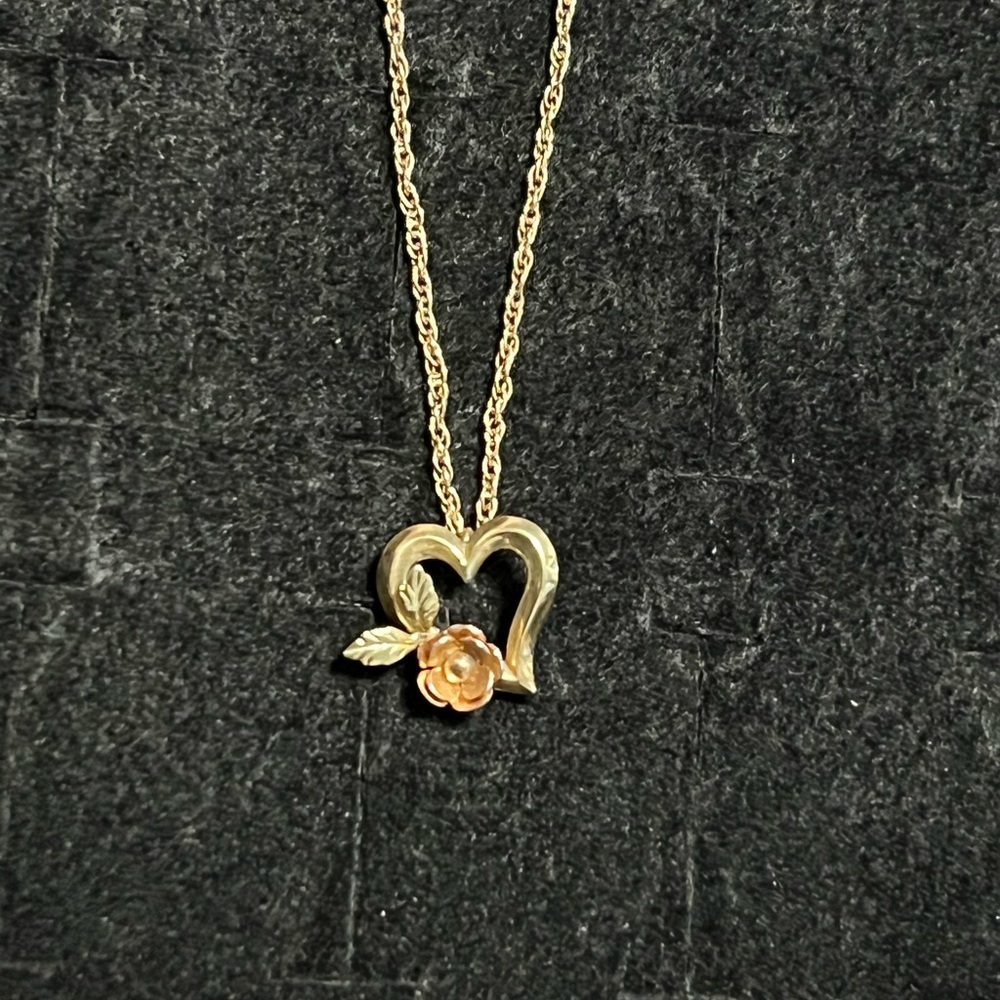 Gold tone Heart Necklace with Rose Accent 18”